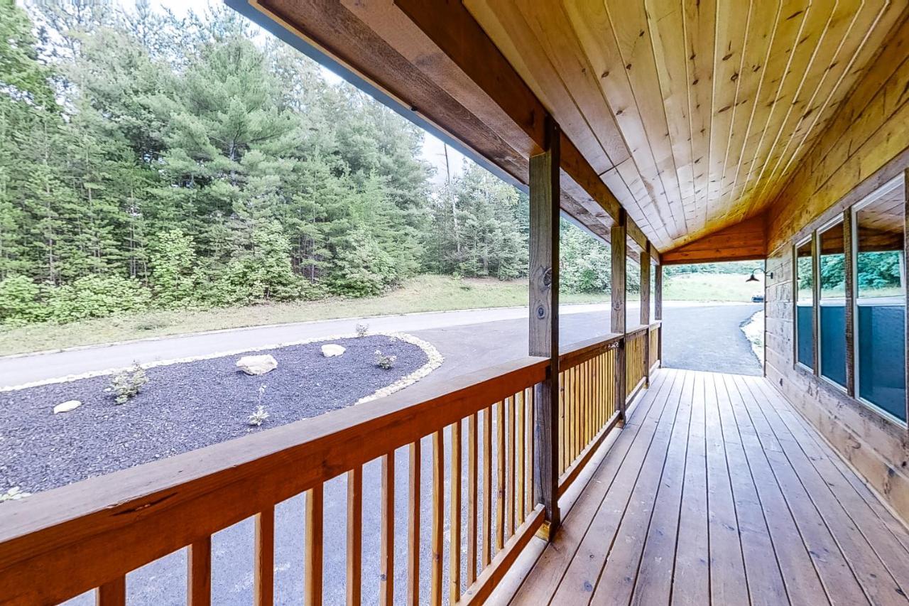 Misty Mountain Retreat Villa Сивиървил Екстериор снимка